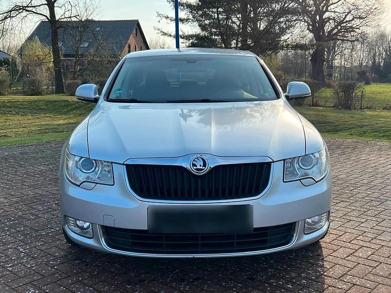 Gebraucht Skoda Superb 160 PS (117 kW) 2009 Silber Limousine