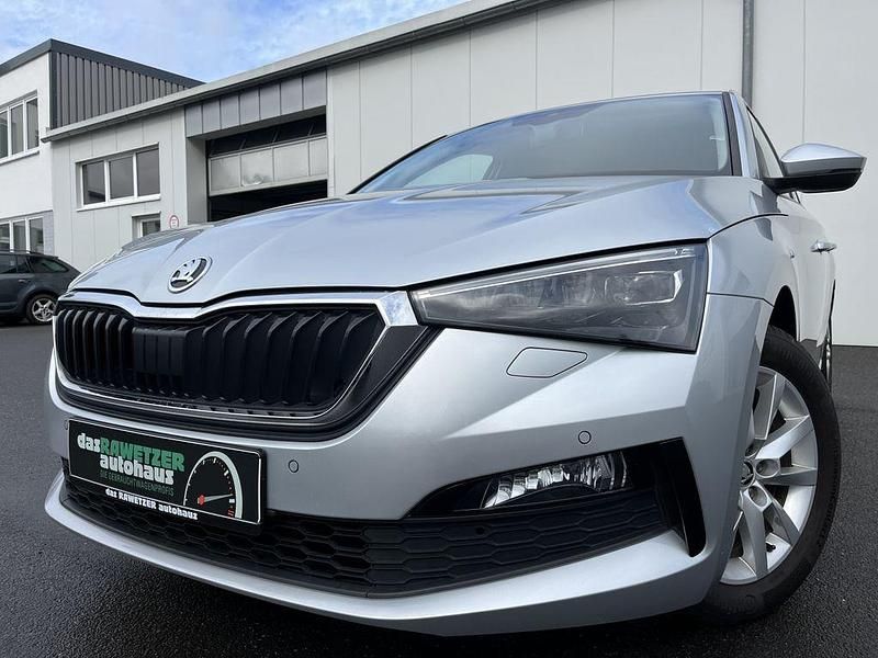 Brilliantsilber Gebraucht 2020 Skoda Scala Ambition Kleinwagen | 17.860 € (Fairer Preis) - Bild 1/4