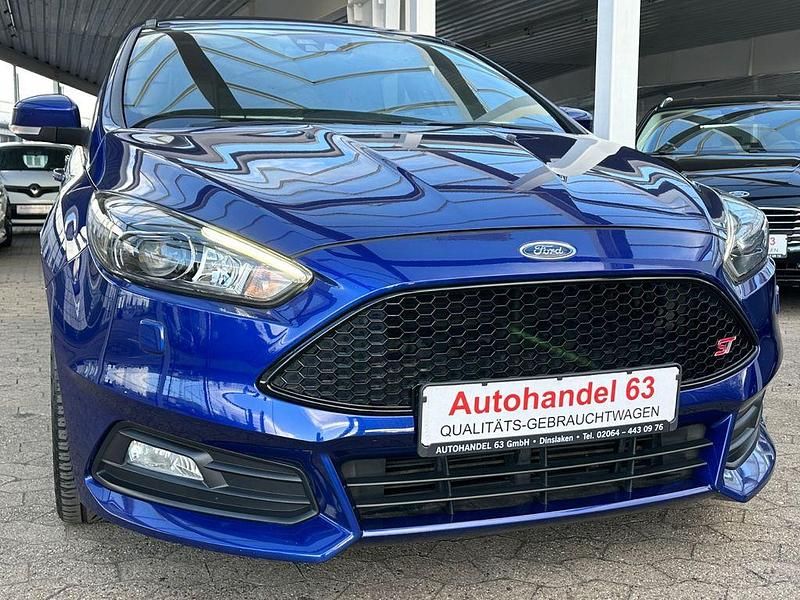 Gebraucht Ford Focus Sport 250 PS (183 kW) 2016 Blau Limousine