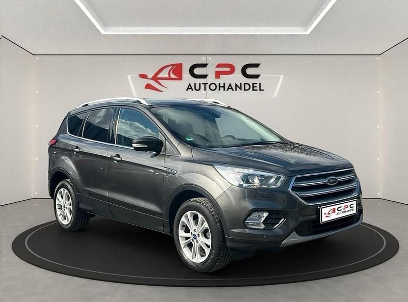 Gebraucht Ford Kuga Titanium 150 PS (110 kW) 2018 Grau SUV
