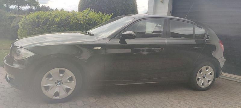 Gebraucht BMW 116 122 PS (89 kW) 2009 Schwarz Kleinwagen