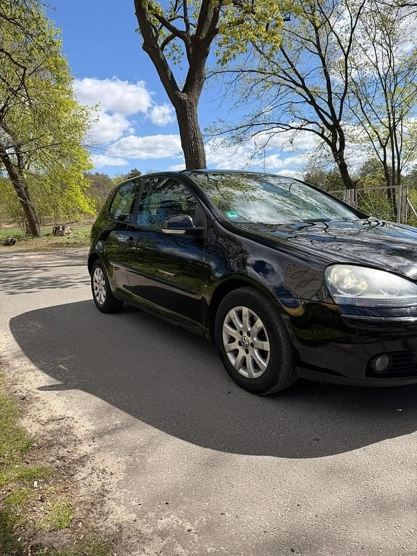 Usata VW Golf V 105 CV (77 kW) 2007 Nero Utilitaria
