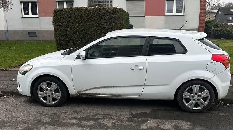 Gebraucht Kia ProCeed 128 PS (94 kW) 2010 Weiß Kleinwagen