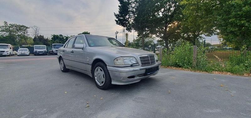 Silber Gebraucht 1998 Mercedes C240 Classic Limousine | 1.990 € (Superpreis) - Bild 1/4