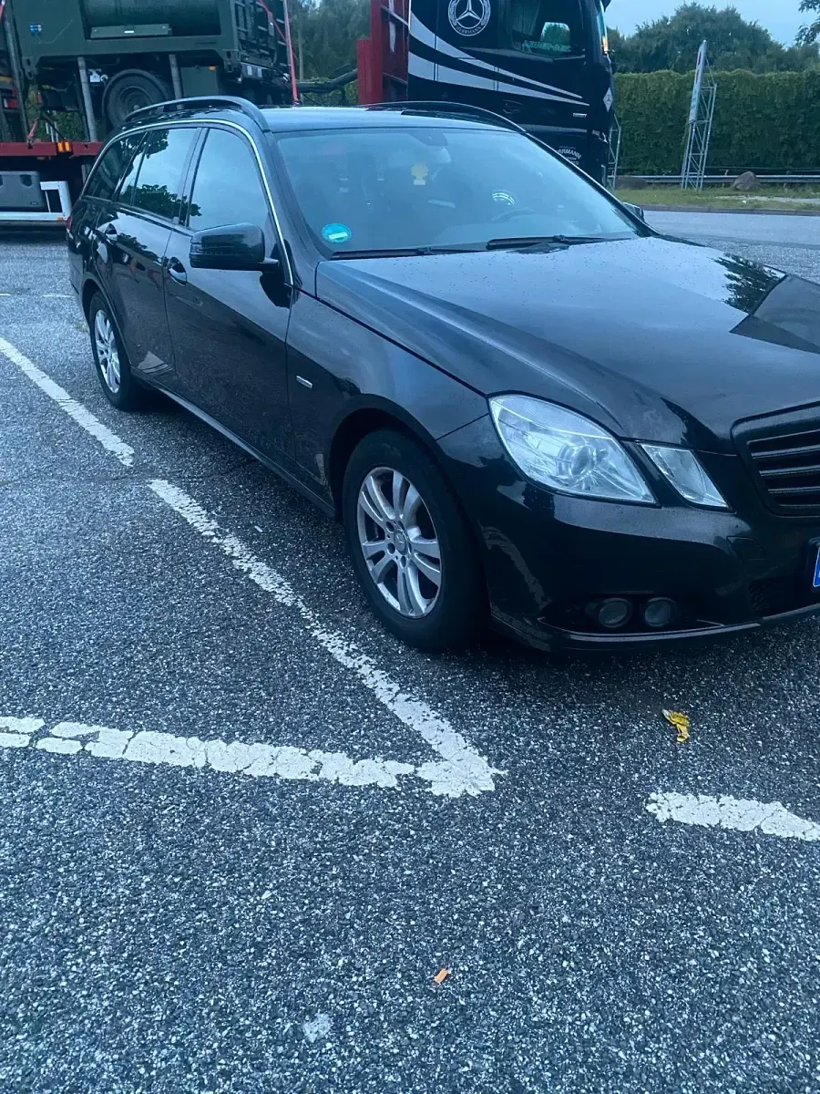 Gebraucht Mercedes E220 170 PS (125 kW) 2010 Schwarz Kombi