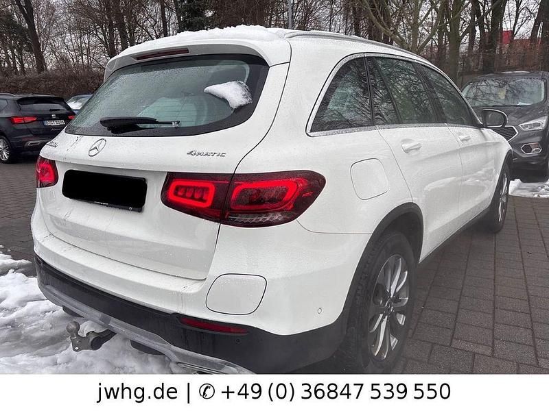Gebraucht Mercedes GLC300e 320 PS (235 kW) 2021 Weiß SUV
