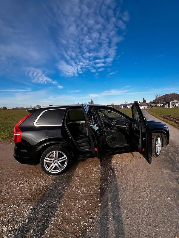 Gebraucht Volvo XC90 Momentum 235 PS (172 kW) 2019 Schwarz SUV