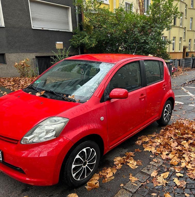 Rot Gebraucht 2005 Daihatsu Sirion Kleinwagen | 1.100 € (Guter Preis) - Bild 1/4