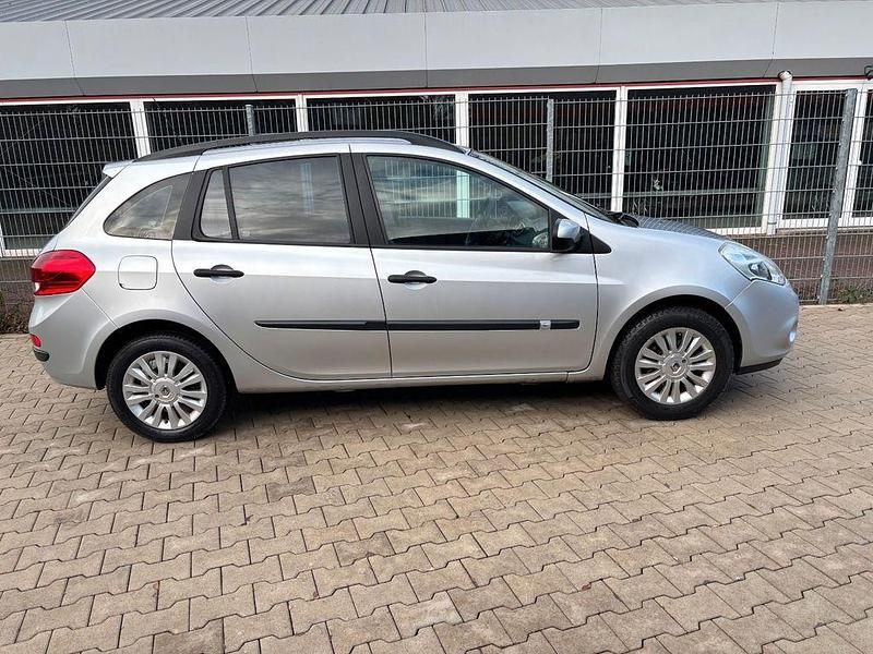 Gebraucht Renault Clio IV Expression 75 PS (55 kW) 2012 Silber Limousine