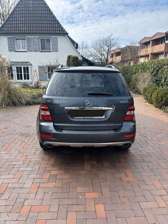 Gebraucht Mercedes ML350 231 PS (169 kW) 2010 Grau SUV