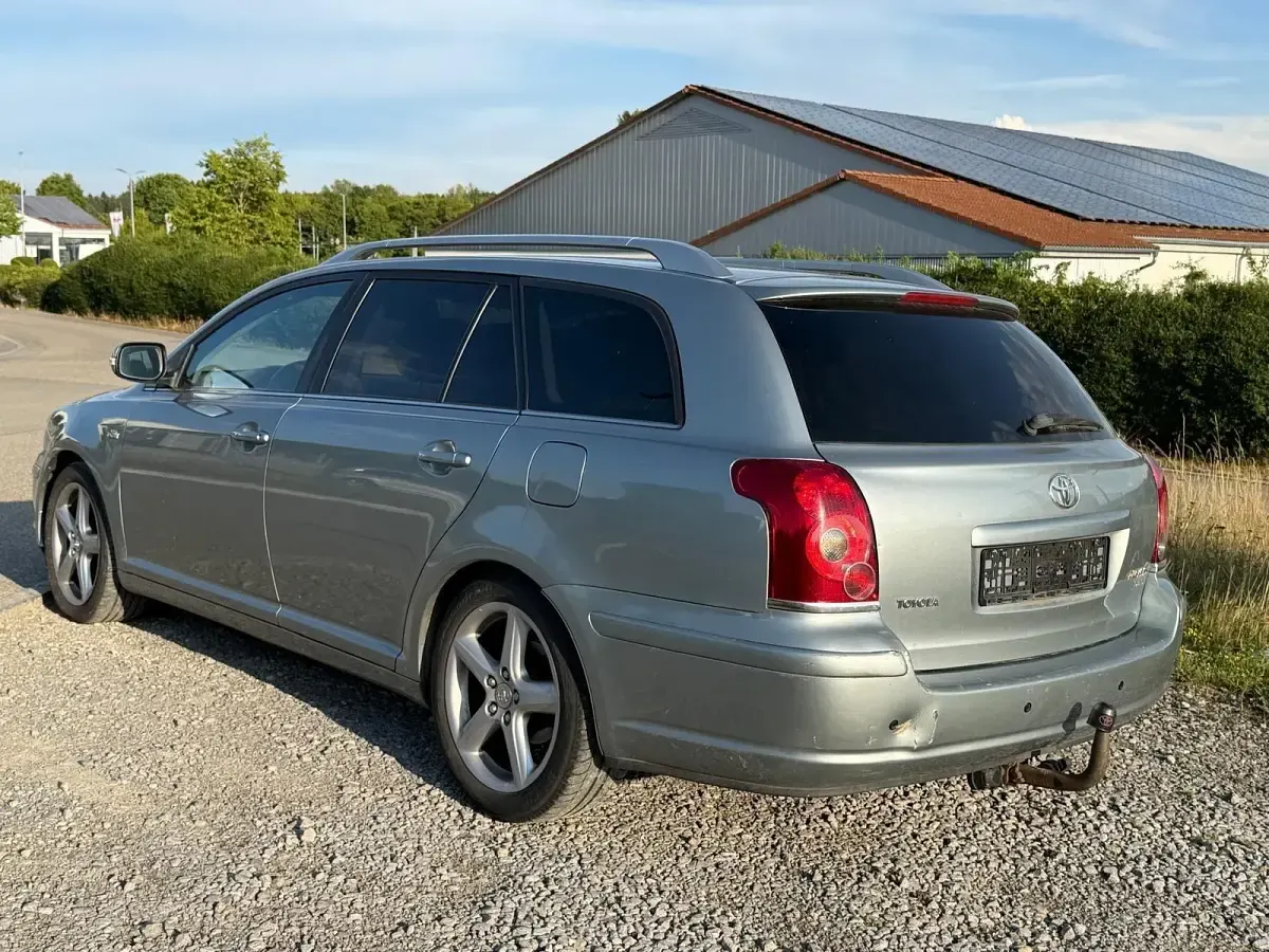 Gebraucht Toyota Avensis 177 PS (130 kW) 2008 Silber Kombi