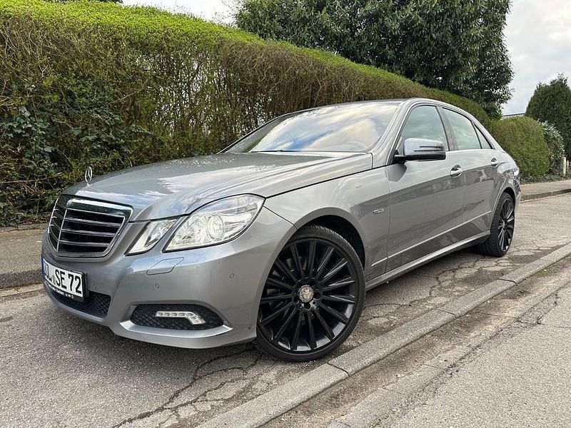 Gebraucht Mercedes E350 Avantgarde 265 PS (194 kW) 2010 Silber Limousine
