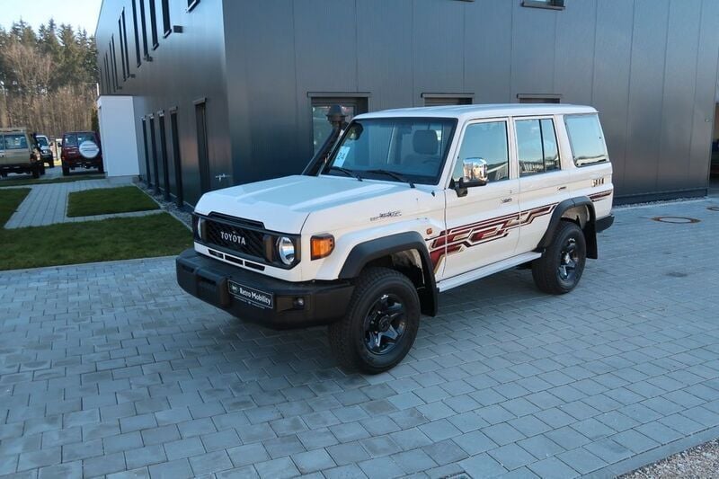 Grau Neu 2024 Toyota Land Cruiser SUV | 74.900 € - Bild 1/4