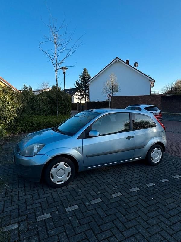 Gebraucht Ford Fiesta 80 PS (58 kW) 2006 Blau Kleinwagen