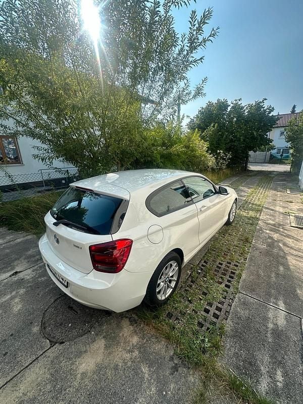 Weiß Gebraucht 2013 BMW 116 Kleinwagen | 5.500 € (Guter Preis) - Bild 1/4
