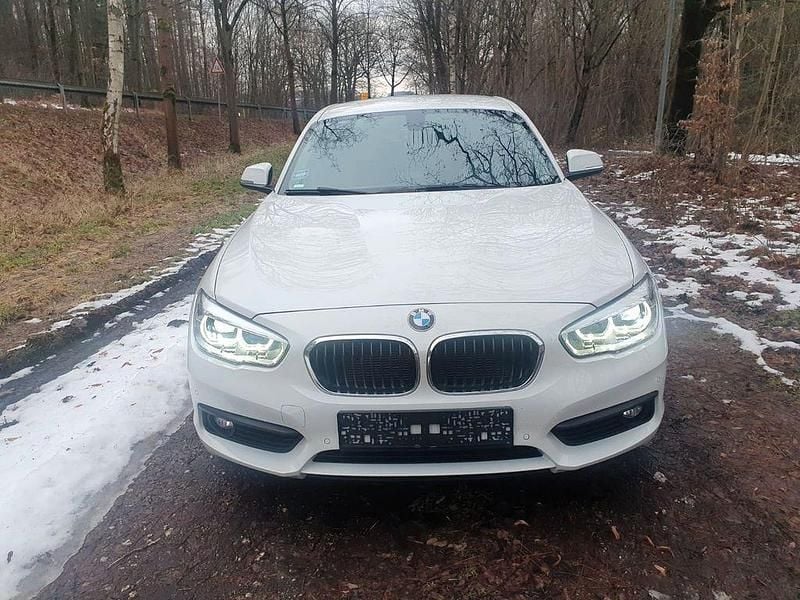 Weiß Gebraucht 2018 BMW 118 Advantage Kleinwagen | 14.999 € (Guter Preis) - Bild 1/4