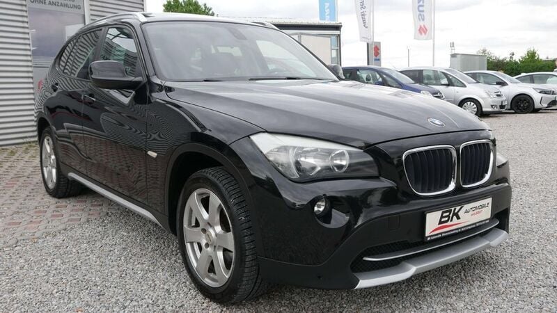 Black sapphire metallic Gebraucht 2011 BMW X1 SUV | 9.490 € (Fairer Preis) - Bild 1/4