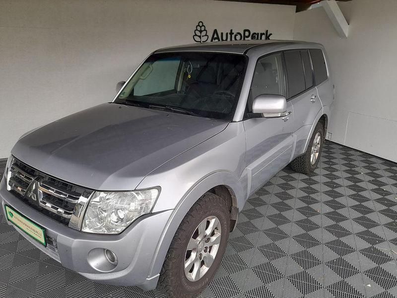Silber Gebraucht 2013 Mitsubishi Pajero Invite SUV | 14.200 € (Teuer) - Bild 1/4