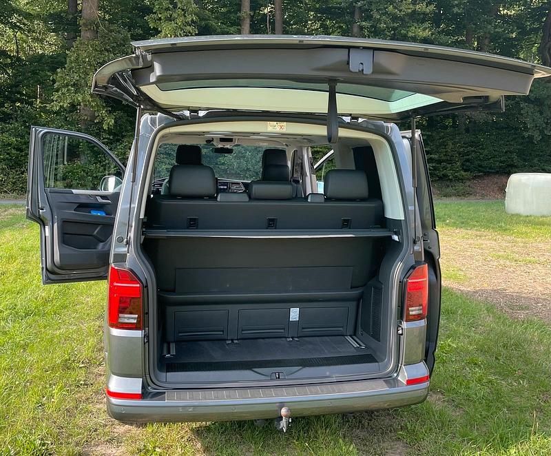 Gebraucht VW Multivan Comfortline 150 PS (110 kW) 2021 Grau Van