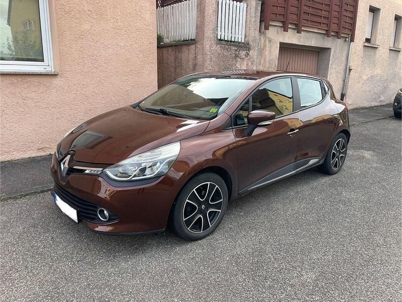 Gebraucht 2015 Renault Clio IV Dynamique Kleinwagen | 5.700 € (Fairer Preis) - Bild 1/4