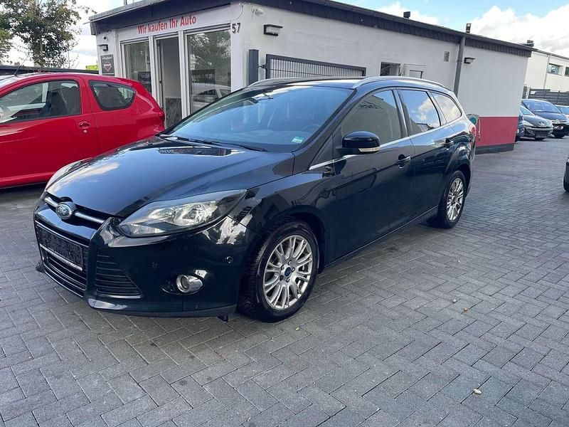 Schwarz Gebraucht 2011 Ford Focus Titanium Kombi | 3.200 € (Guter Preis) - Bild 1/4
