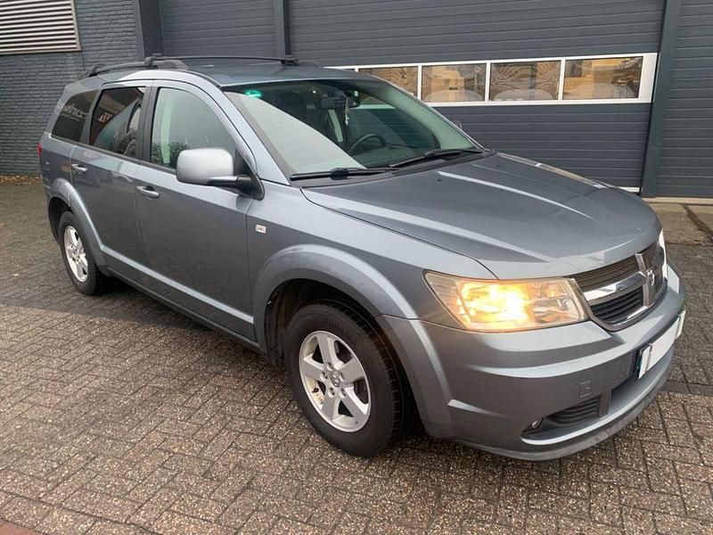 Grau Gebraucht 2011 Dodge Journey SE SUV | 2.950 € (Fairer Preis) - Bild 1/4