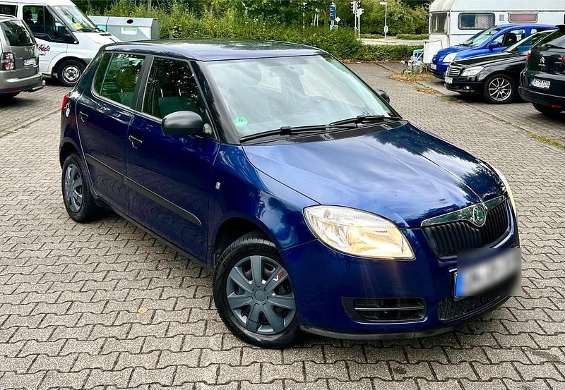 Blau Gebraucht 2010 Skoda Fabia Kleinwagen | 2.400 € (Guter Preis) - Bild 1/4