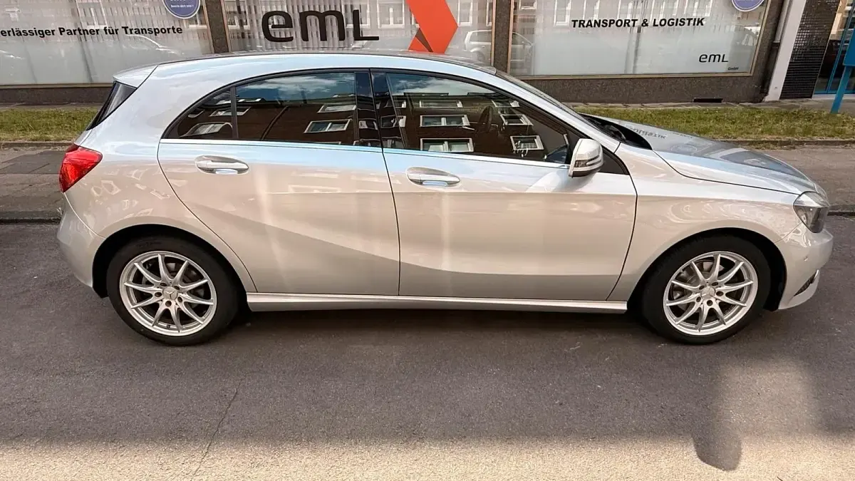 Gebraucht Mercedes A180 122 PS (89 kW) 2012 Silber Kleinwagen