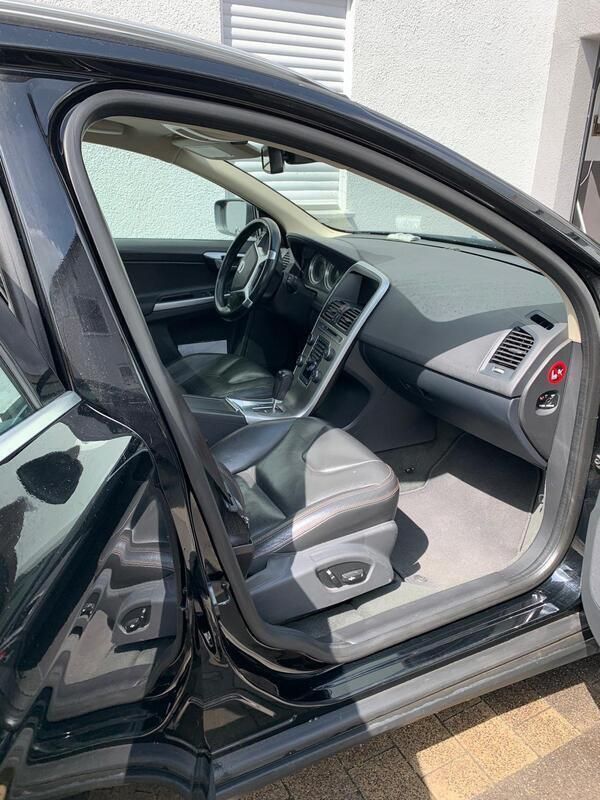 Schwarz Gebraucht 2011 Volvo XC60 SUV | 10.500 € - Bild 1/4