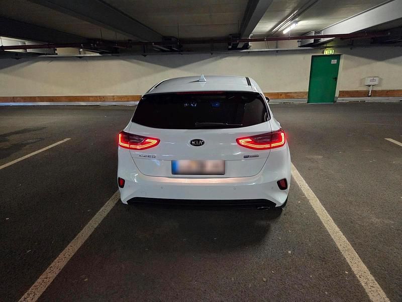 Gebraucht Kia Ceed 136 PS (100 kW) 2021 Weiß Kleinwagen