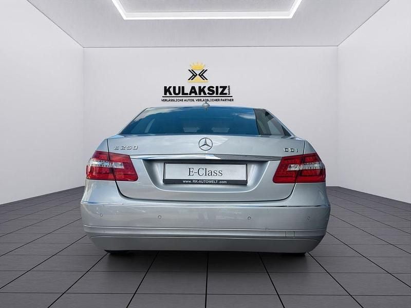 Second-hand Mercedes E250 204 CP (150 kW) 2011 Argintiu Berlinǎ
