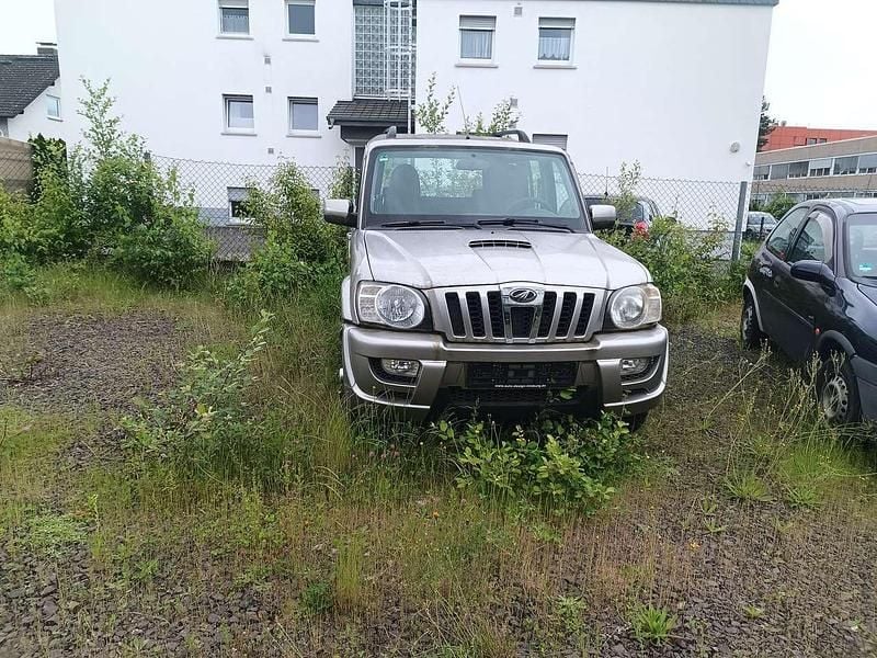 Gebraucht Mahindra Goa 120 PS (88 kW) 2013 Gold SUV