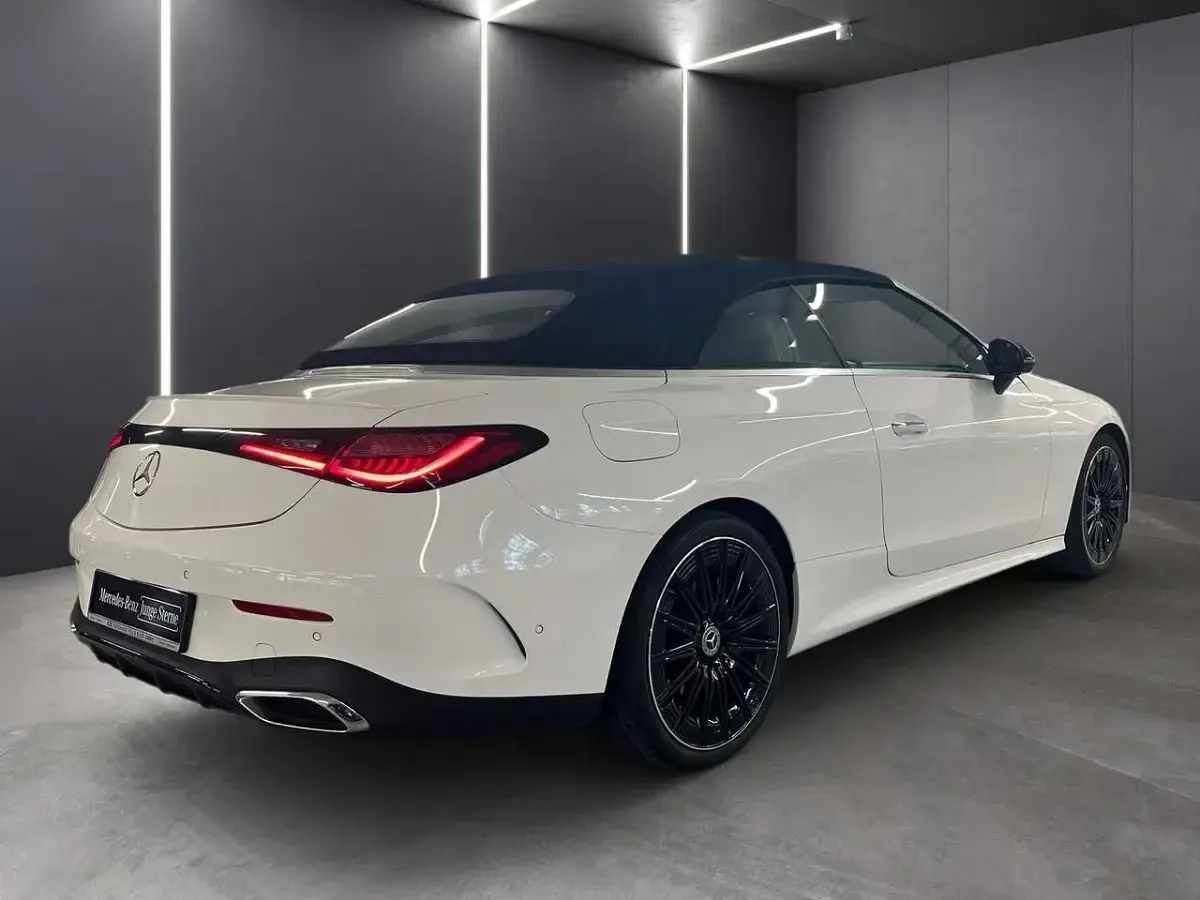 Gebraucht Mercedes CLE220 AMG 197 PS (144 kW) 2025 Weiß Cabrio