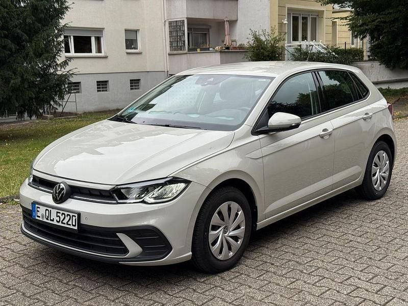 Beige Gebraucht 2024 VW Polo Life Limousine | 17.950 € (Superpreis) - Bild 1/4