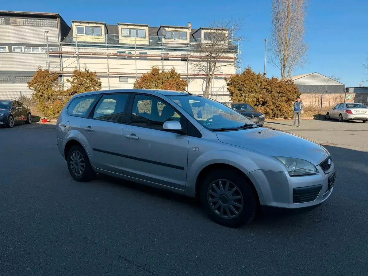 Używany Ford Focus 109 KM (80 kW) 2006 Srebrny Kombi
