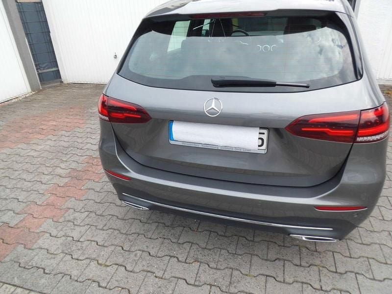 Gebraucht Mercedes B200 Progressive 163 PS (119 kW) 2020 Van / Kleinbus