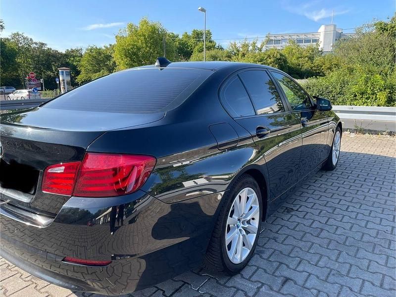 Schwarz Gebraucht 2010 BMW 523 Limousine | 12.990 € - Bild 1/4