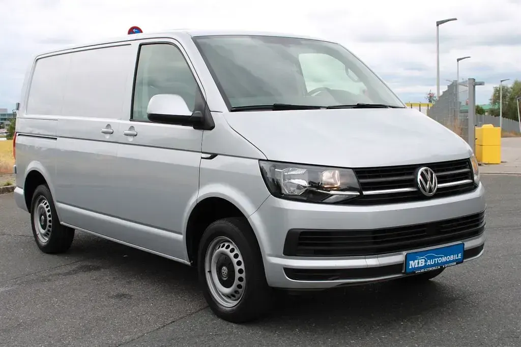 Gebraucht VW Transporter 150 PS (110 kW) 2018 Silber Van