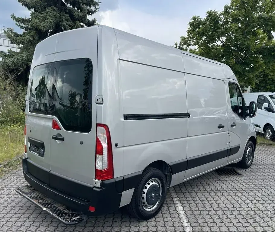 Gebraucht Opel Movano 131 PS (96 kW) 2019 Silber Van / Kleinbus