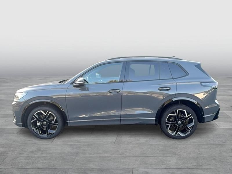 Gebraucht VW Tiguan R-line 193 PS (141 kW) 2024 Grau SUV