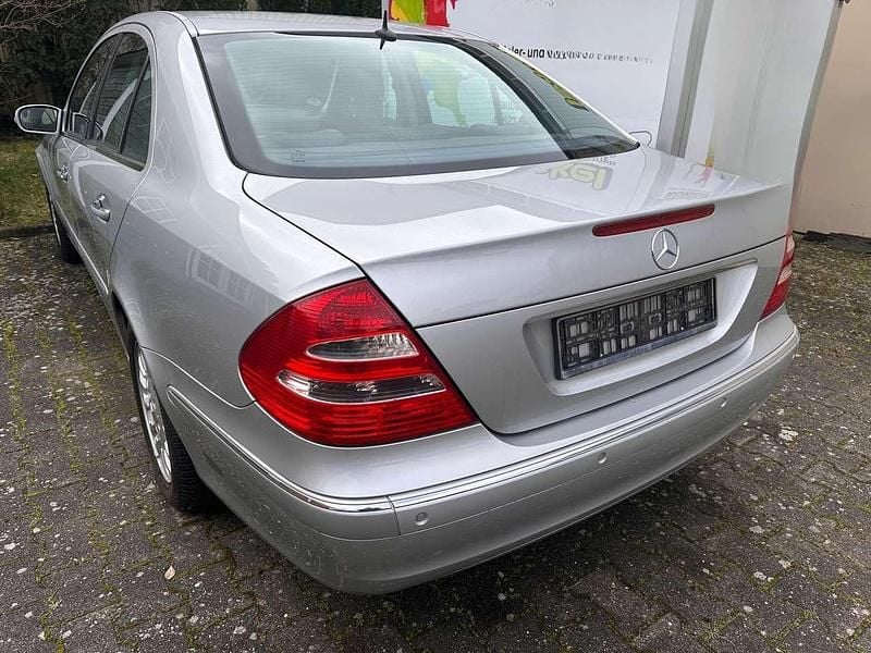Gebraucht Mercedes E240 Elegance 177 PS (130 kW) 2005 Silber Limousine