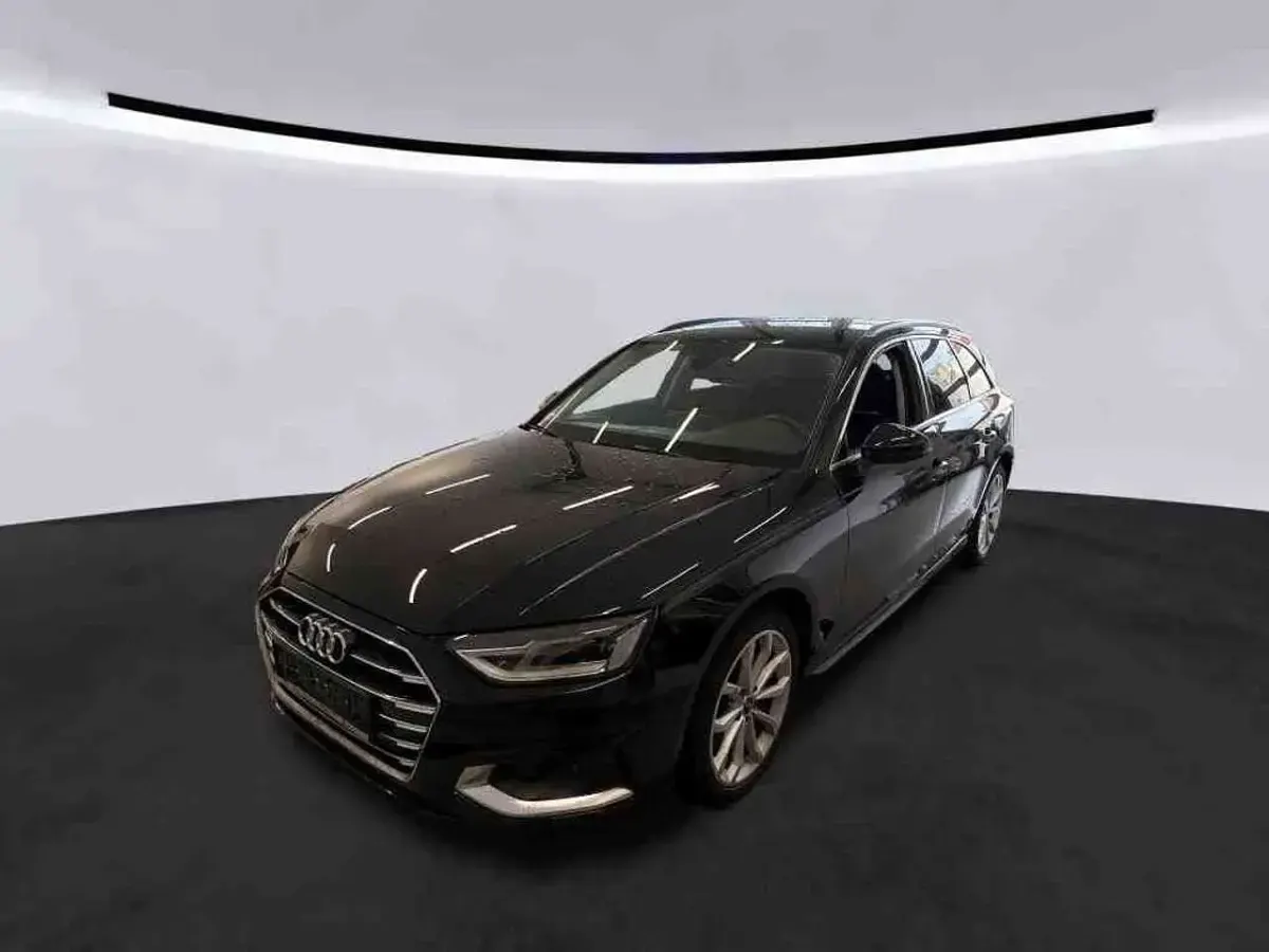 Gebraucht Audi A4 150 PS (110 kW) 2023 Mythosschwarz metallic Kombi