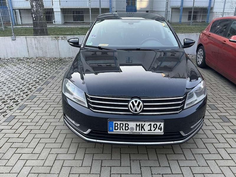 Schwarz Gebraucht 2012 VW Passat Comfortline Limousine | 6.500 € (Guter Preis) - Bild 1/4