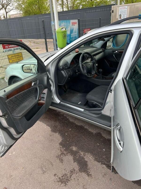 Silber Gebraucht 2003 Mercedes C180 Avantgarde Kombi | 3.000 € (Fairer Preis) - Bild 1/4