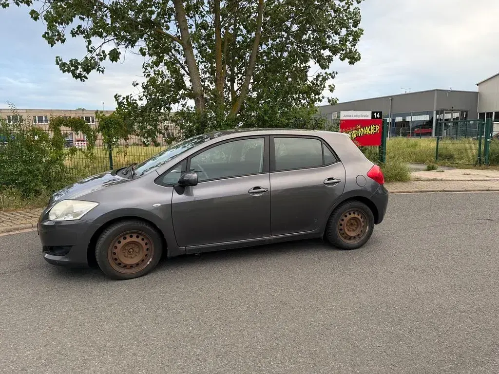 Gebraucht Toyota Auris Sol 126 PS (92 kW) 2008 Grey metallic Kleinwagen