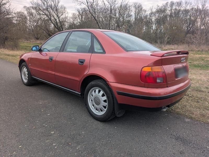 Second-hand Audi A4 125 CP (91 kW) 1995 Berlinǎ