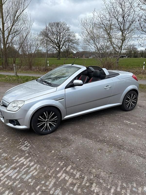 Gebraucht Opel Tigra 125 PS (91 kW) 2008 Silber Cabrio