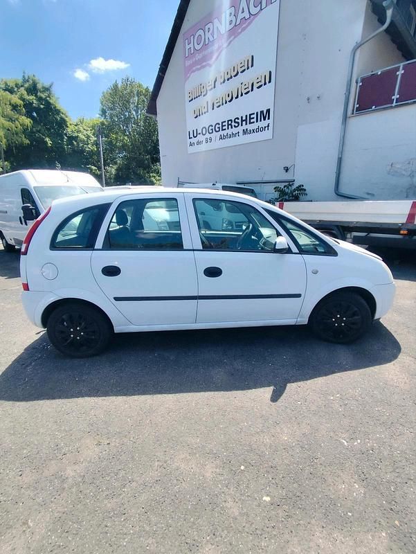 Gebraucht Opel Meriva 101 PS (74 kW) 2003 Weiß Van / Kleinbus