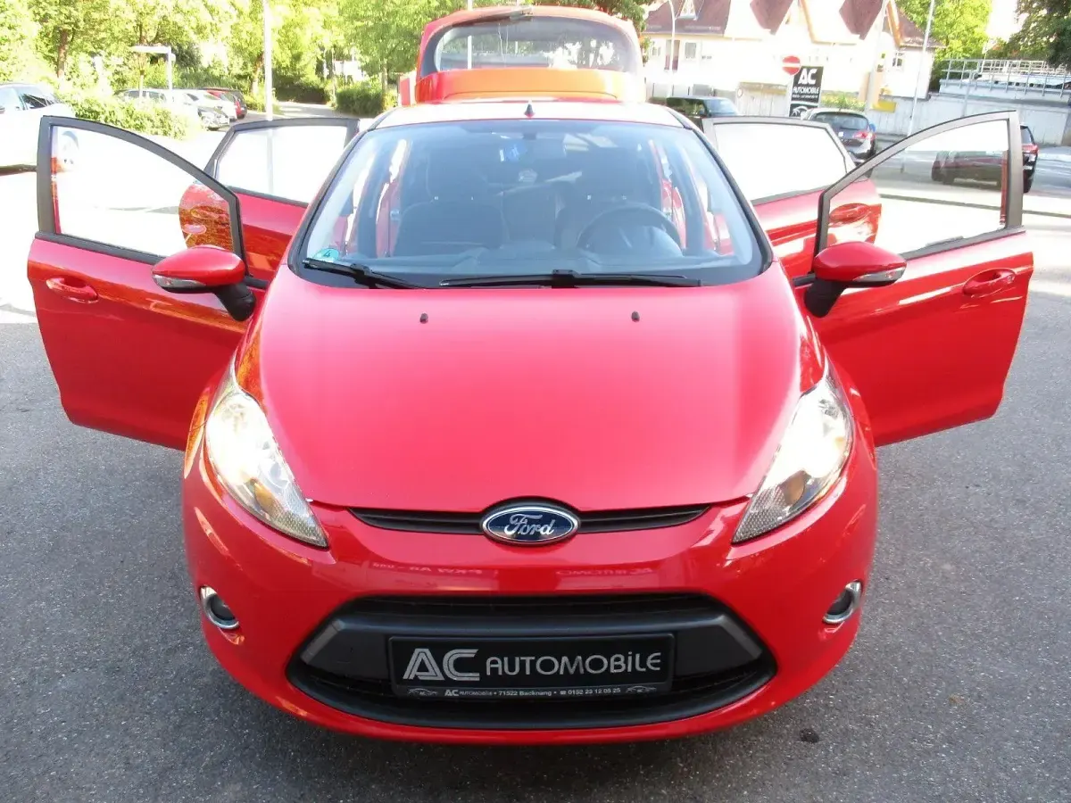 Gebraucht Ford Fiesta 82 PS (60 kW) 2011 Rot Kleinwagen