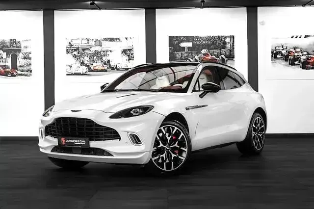 Gebraucht Aston Martin DBX 551 PS (405 kW) 2021 Lunar white SUV